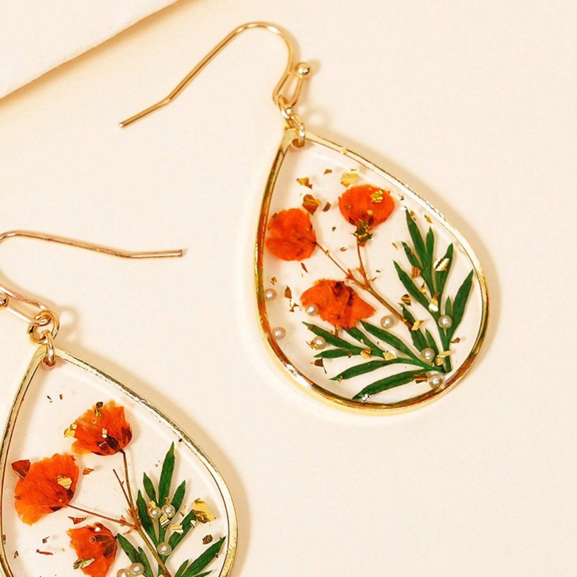 Resin Leaf Eternal Flower Earrings Elegant And Exquisite Water Drop Shaped Dried Flower Premium Earrings