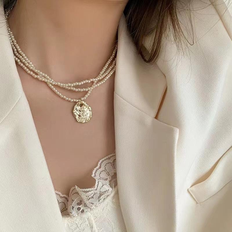 Multi-layer pearl necklace advanced design sense niche collarbone chain new female fashion personality temperament necklace
