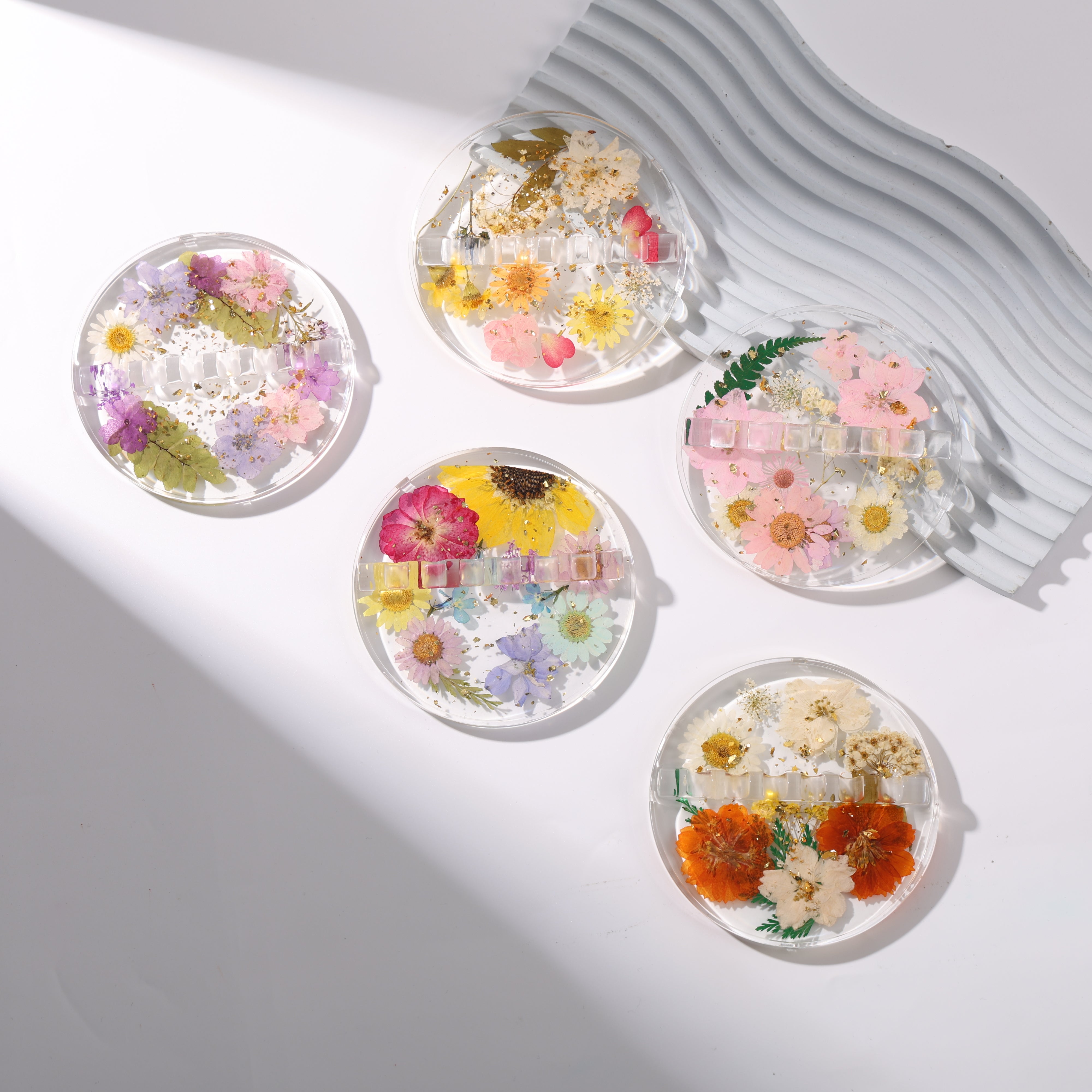 Round Resin Paint Brush Holder,Real Folwers,Daisy,Gold Flakes, Artist Gifts