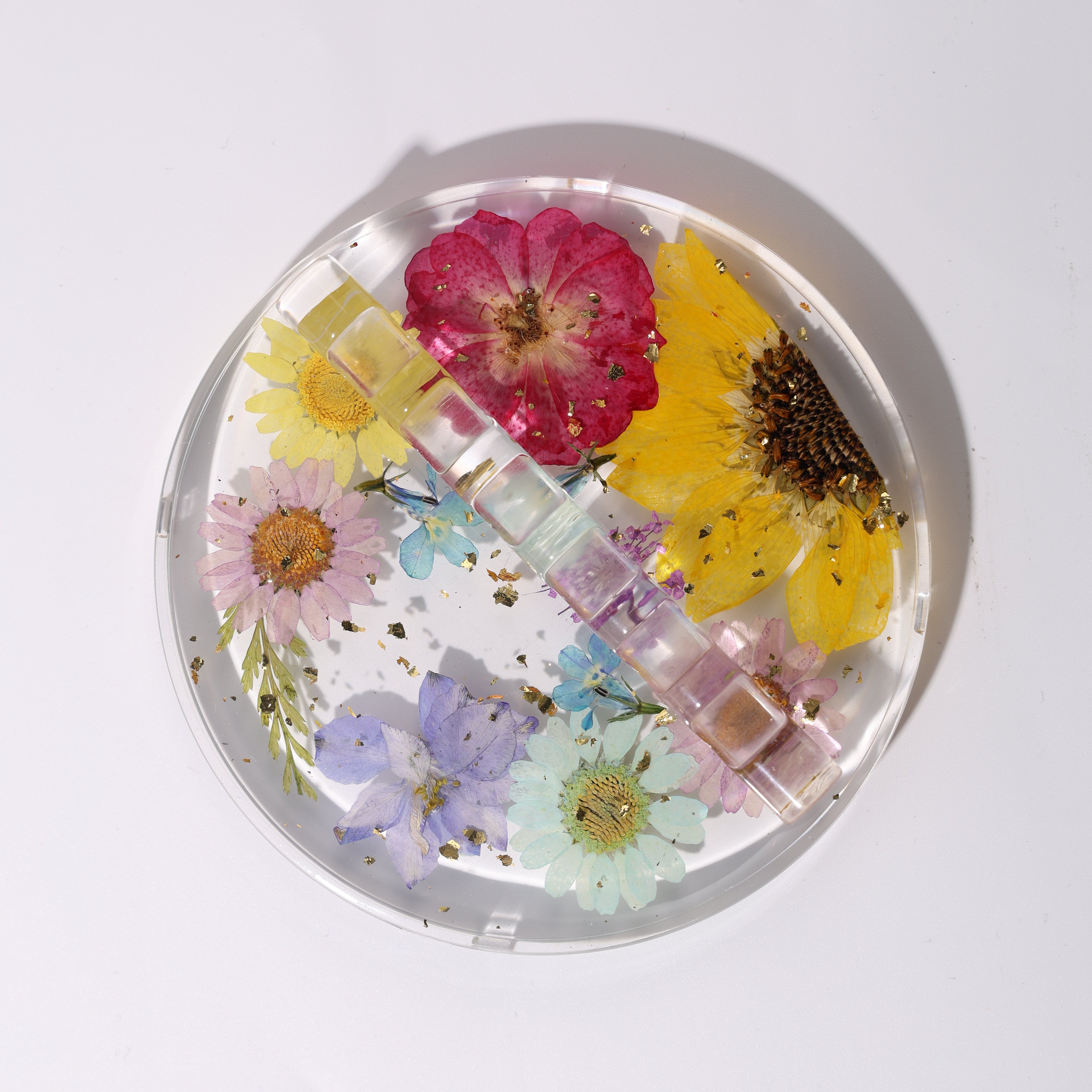 Round Resin Paint Brush Holder,Real Folwers,Daisy,Gold Flakes, Artist Gifts