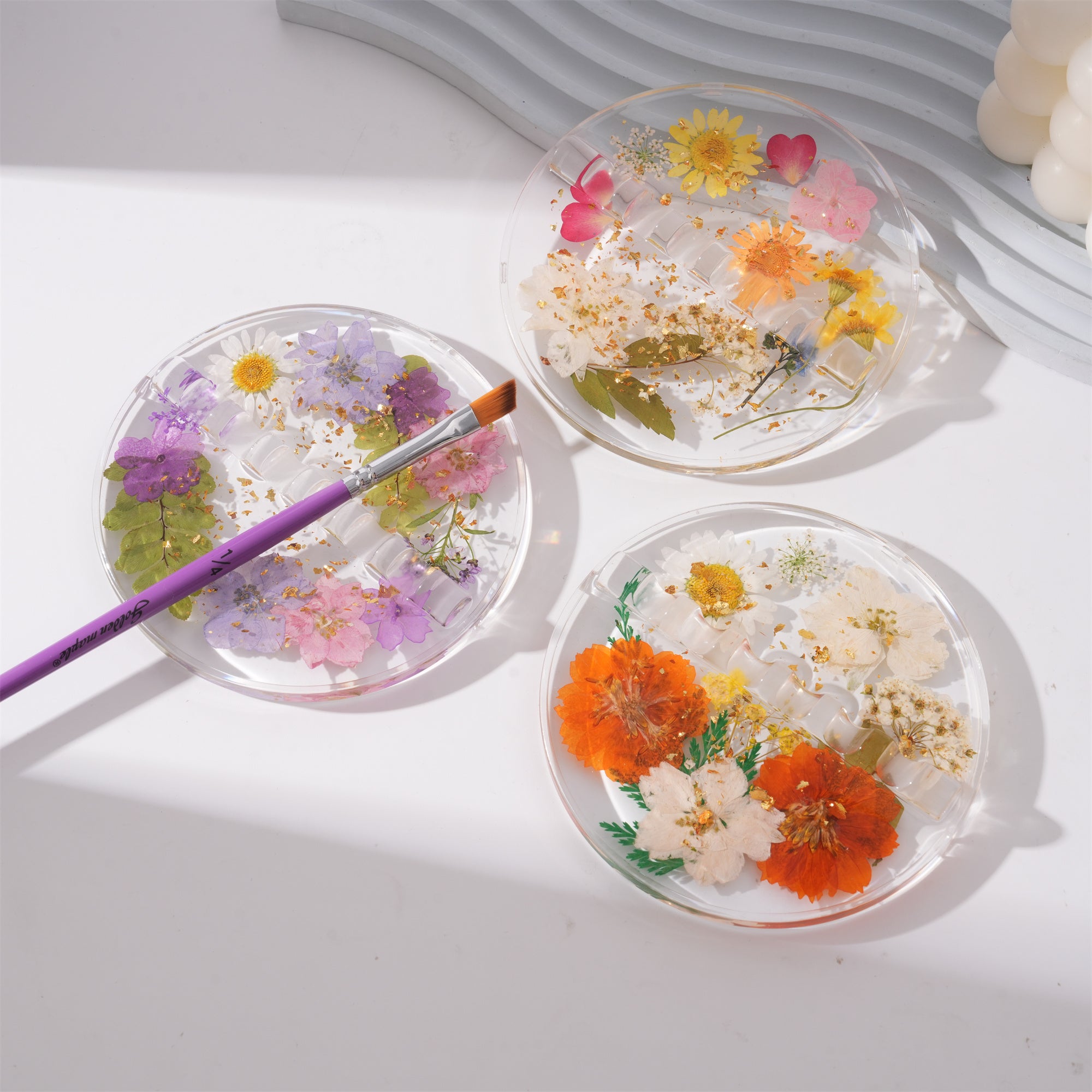 Round Resin Paint Brush Holder,Real Folwers,Daisy,Gold Flakes, Artist Gifts