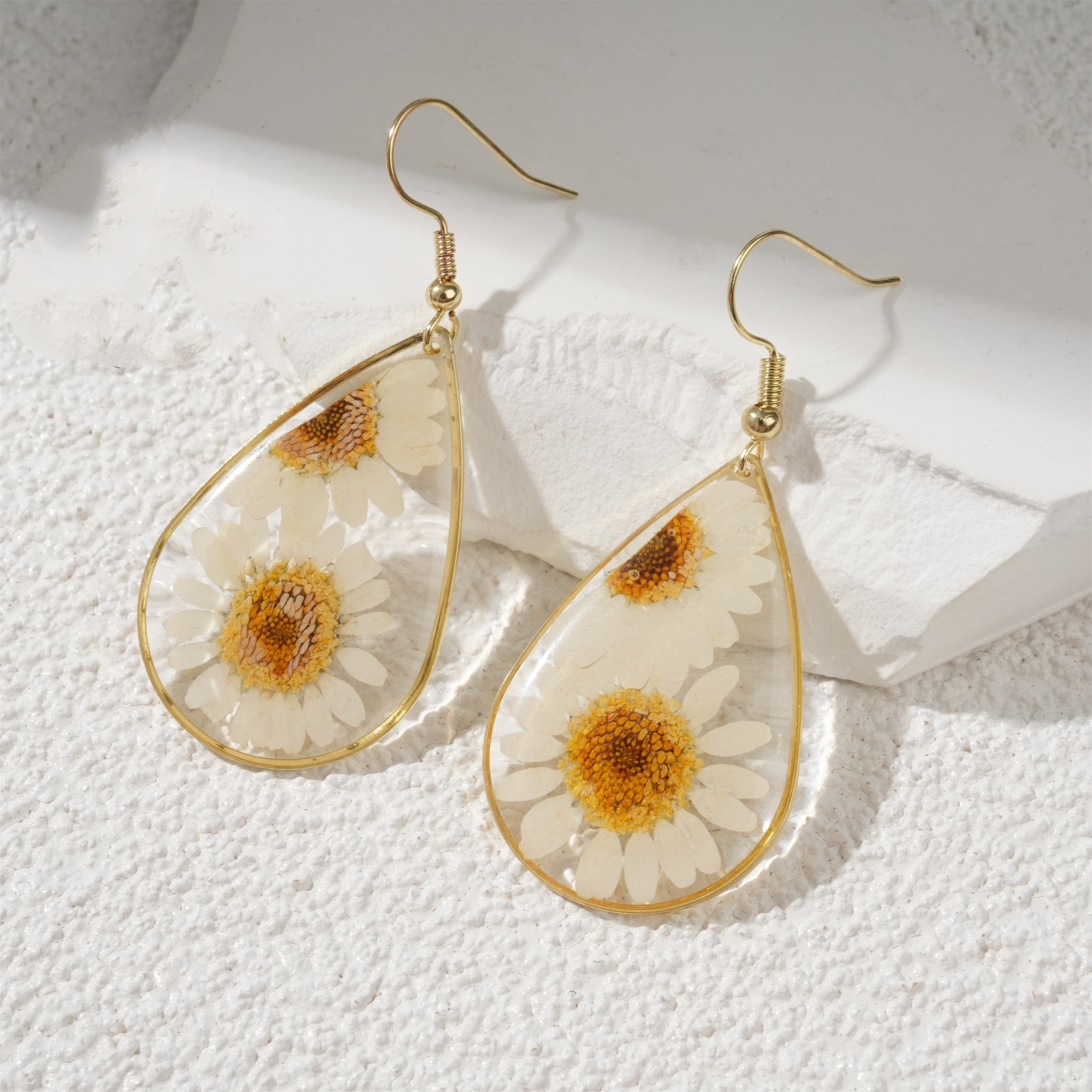 Handmade Daisy Flower Earrings,Resin Dried Floral Earrings,Botanical Teardrop Studs,Unique Gift For Her