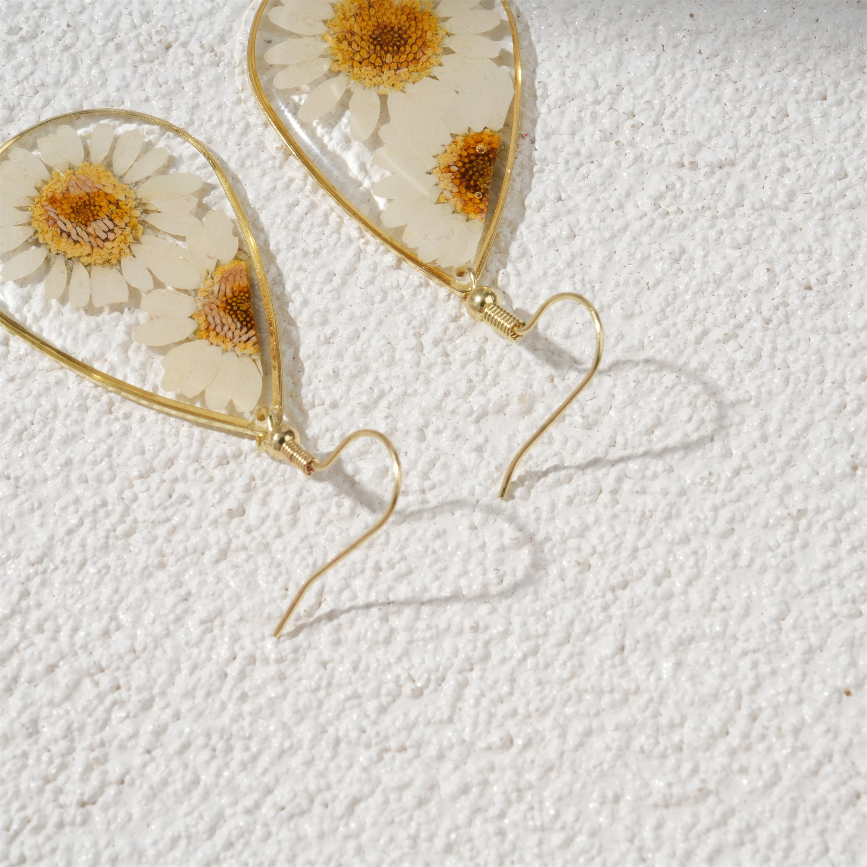 Handmade Daisy Flower Earrings,Resin Dried Floral Earrings,Botanical Teardrop Studs,Unique Gift For Her
