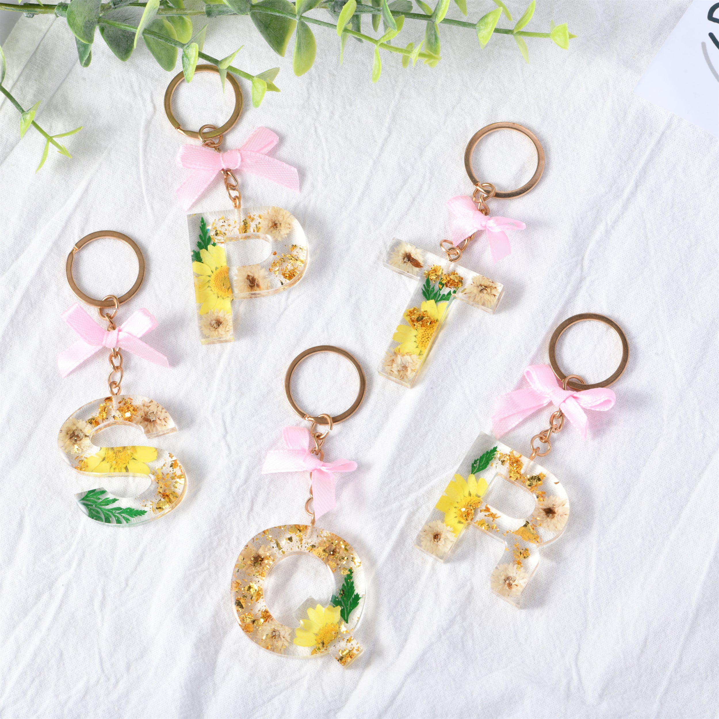 Dried Flowers Letter Initial Resin Key chain,Real Flower,Gold Leaf