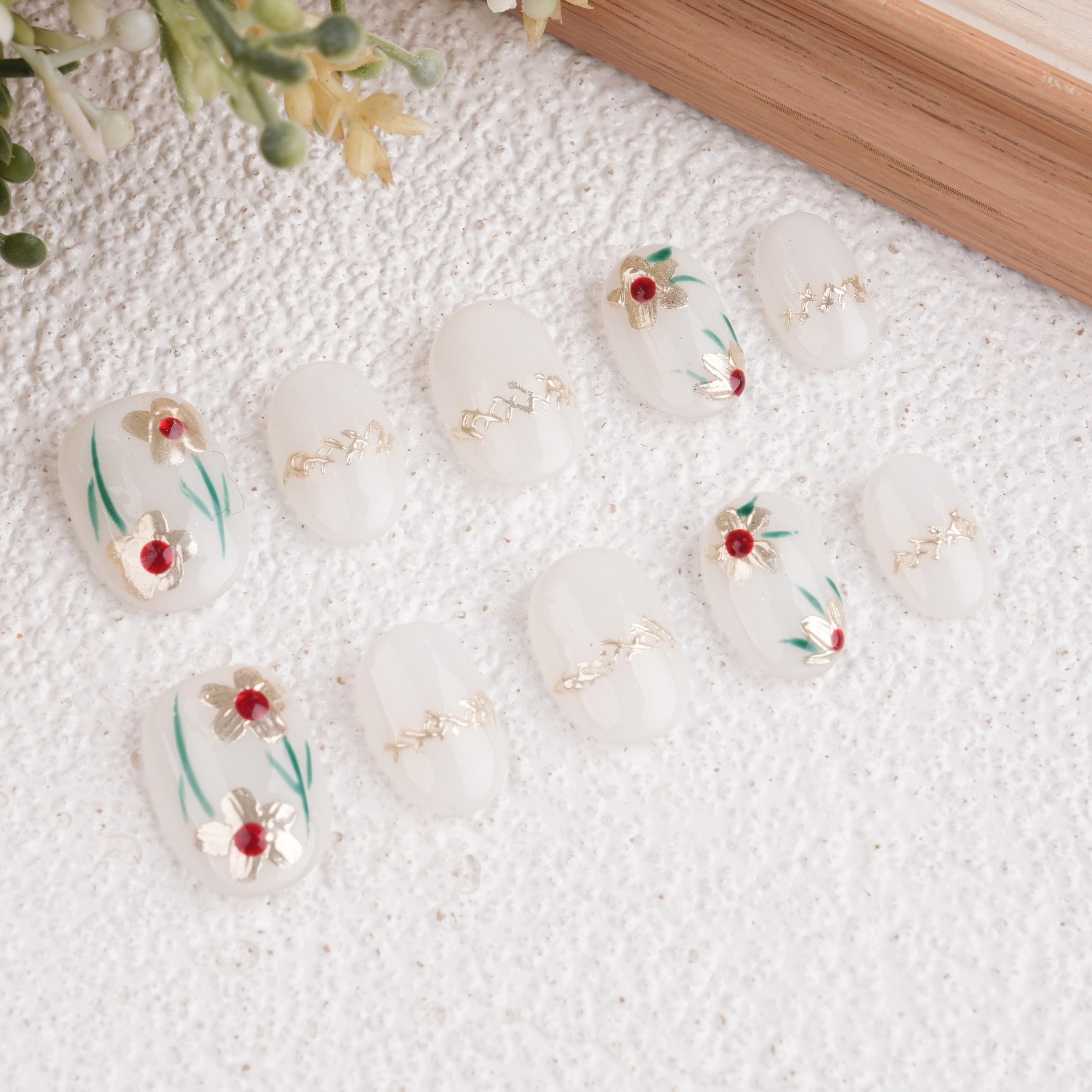 Delicate Golden Flowers Press On Nails,Short Square,Daily Wear,Trendy Reusable Floral Fake Nails,Birthday,Mother's Day Gifts