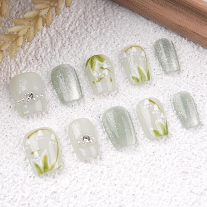 Spring Flowers Short Press On Nails,Lily of the Valley Nails,White Wedding Floral Hand-painted Nails