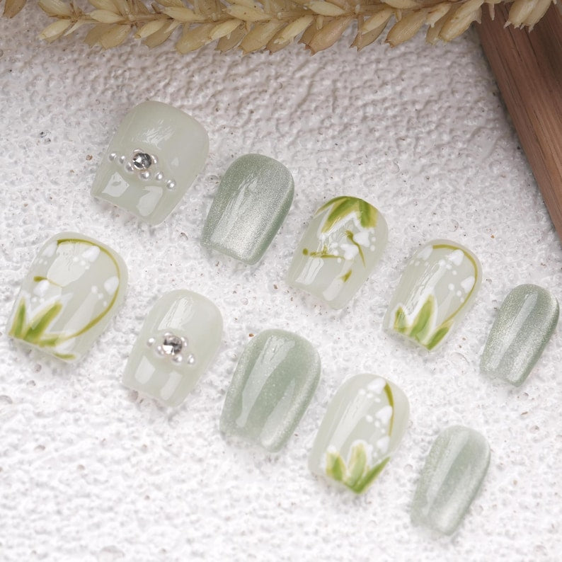 Spring Flowers Short Press On Nails,Lily of the Valley Nails,White Wedding Floral Hand-painted Nails