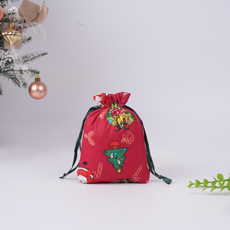 Red Christmas Wreath,Santa and Deer Print Gift Bag,Wedding Party Favor,Xmas Decor