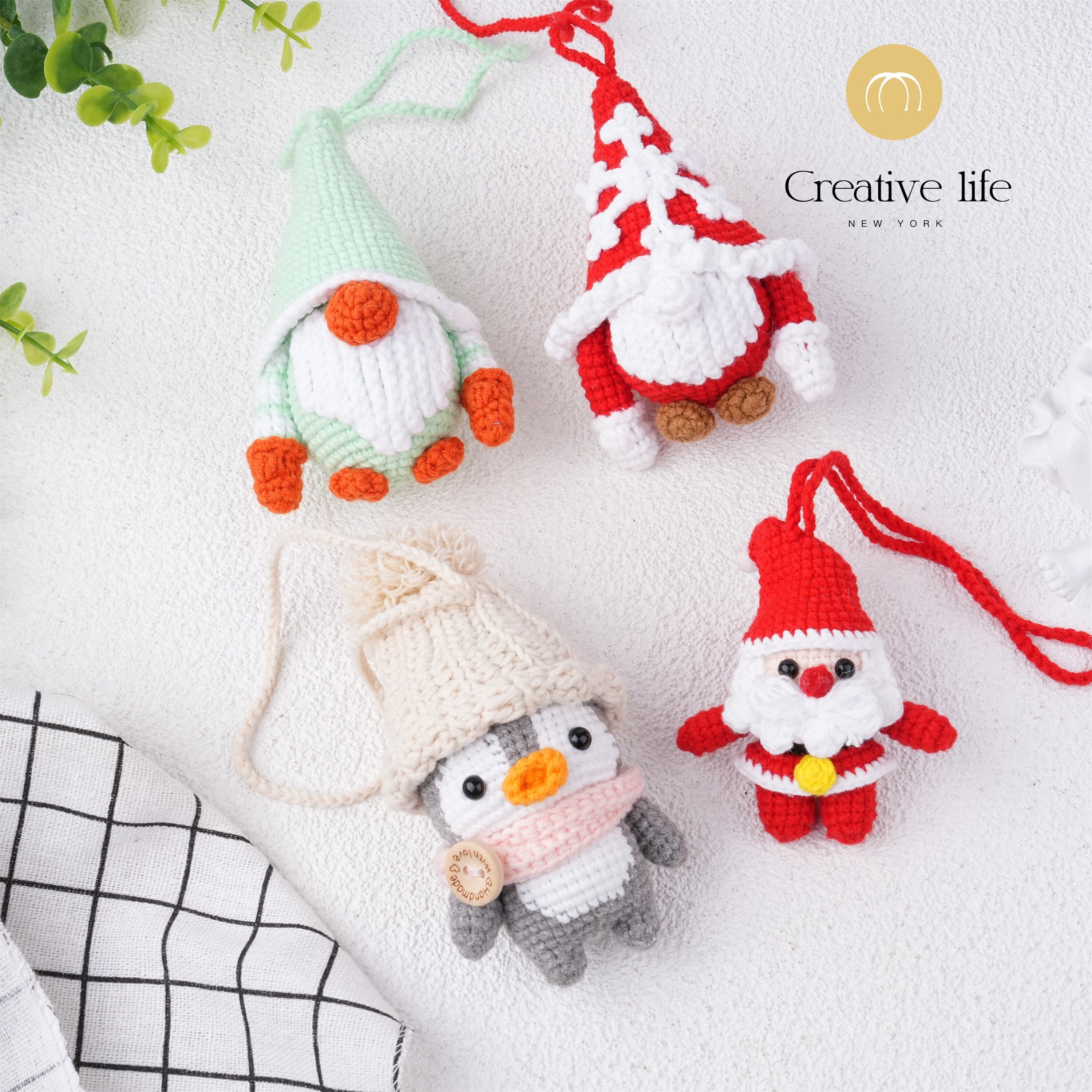 Handmade Snowflake Santa Claus/Penguin Crochet Pendant Oranment