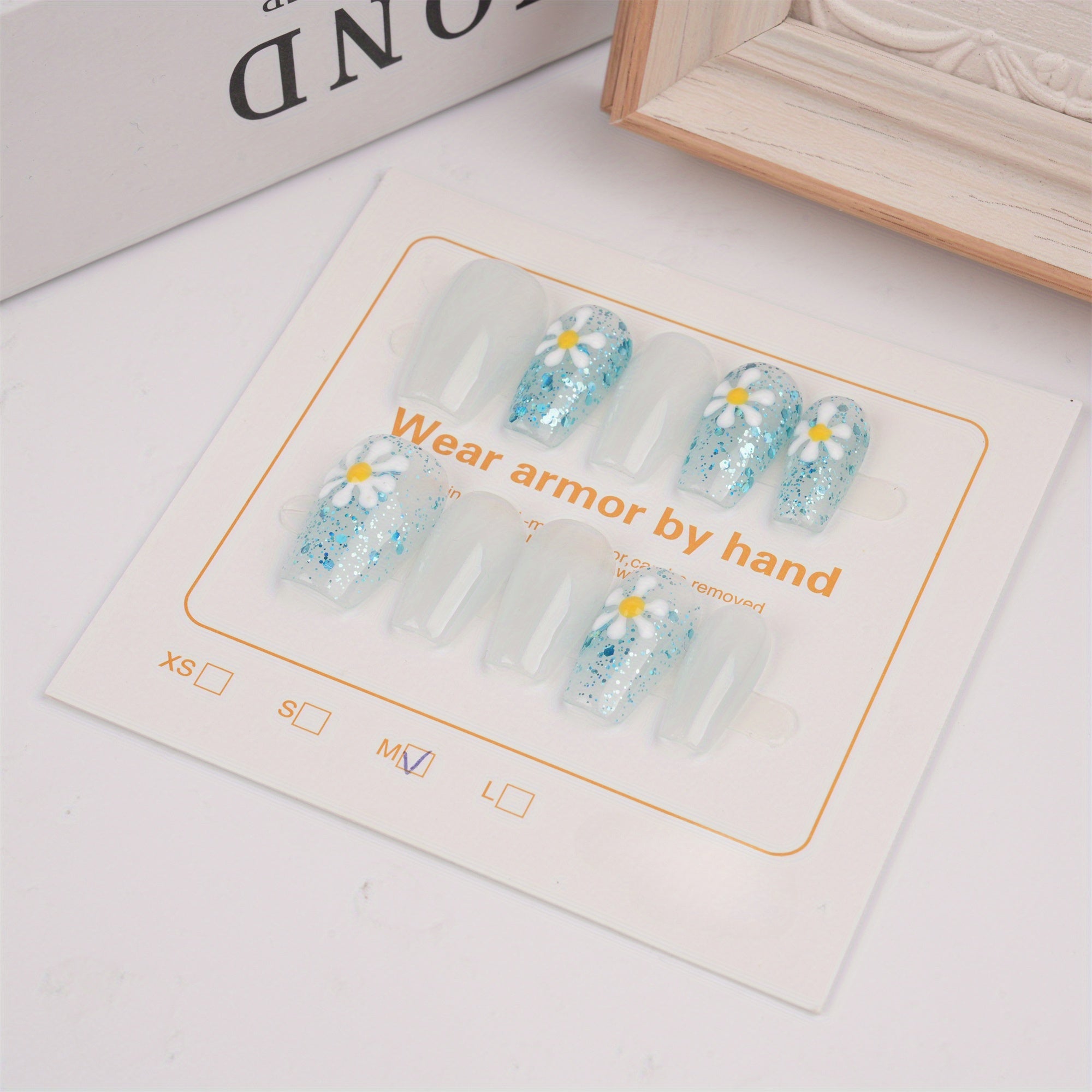 Cute Cartoon Light Blue Daisy Short Coffin Press on Nails, Jelly Daisy Floarl Pattern Reusable Coffin Manicure