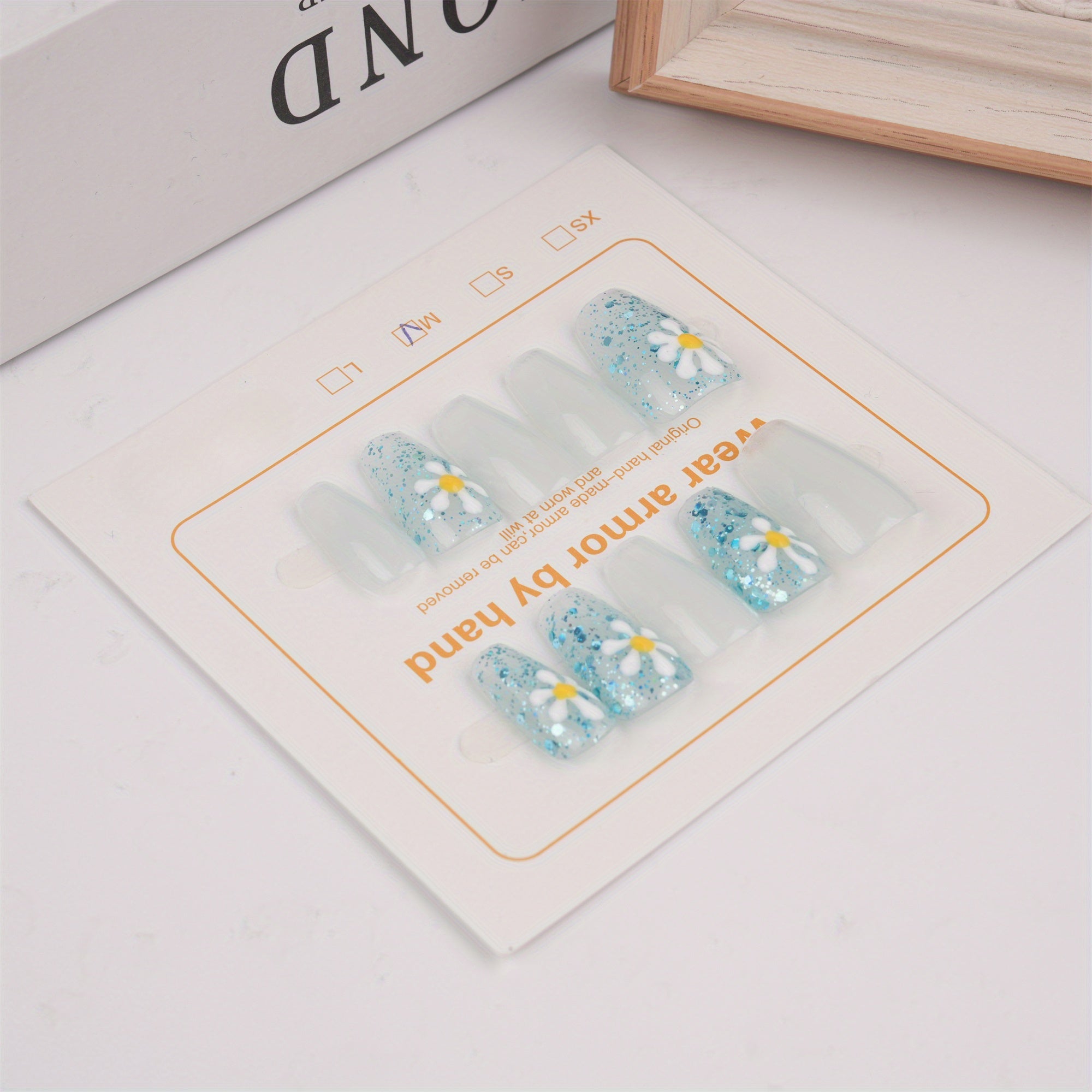 Cute Cartoon Light Blue Daisy Short Coffin Press on Nails, Jelly Daisy Floarl Pattern Reusable Coffin Manicure