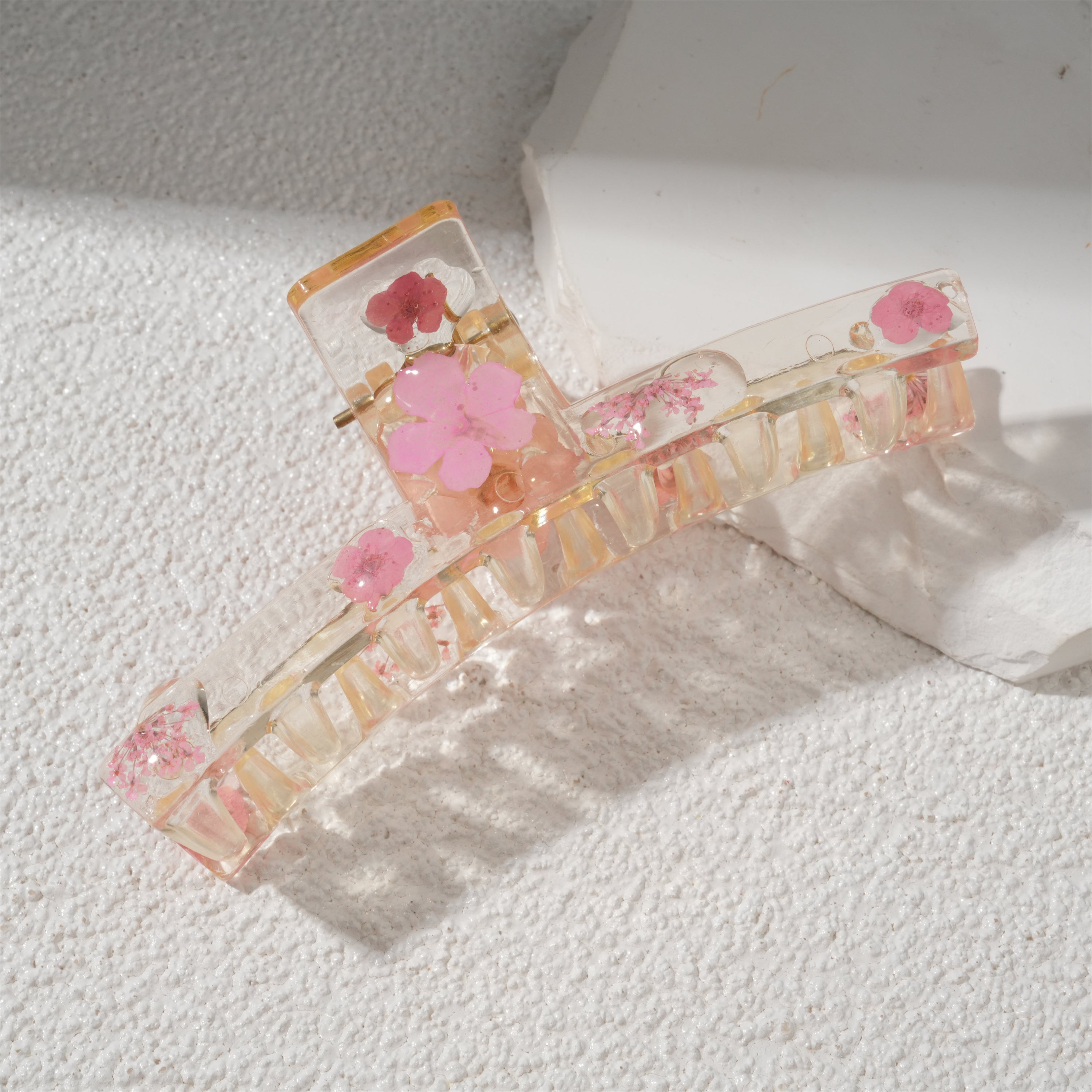 Large Resin Daisy Flower Hair Claw For Her,Dried Flower Resin Hair Claw