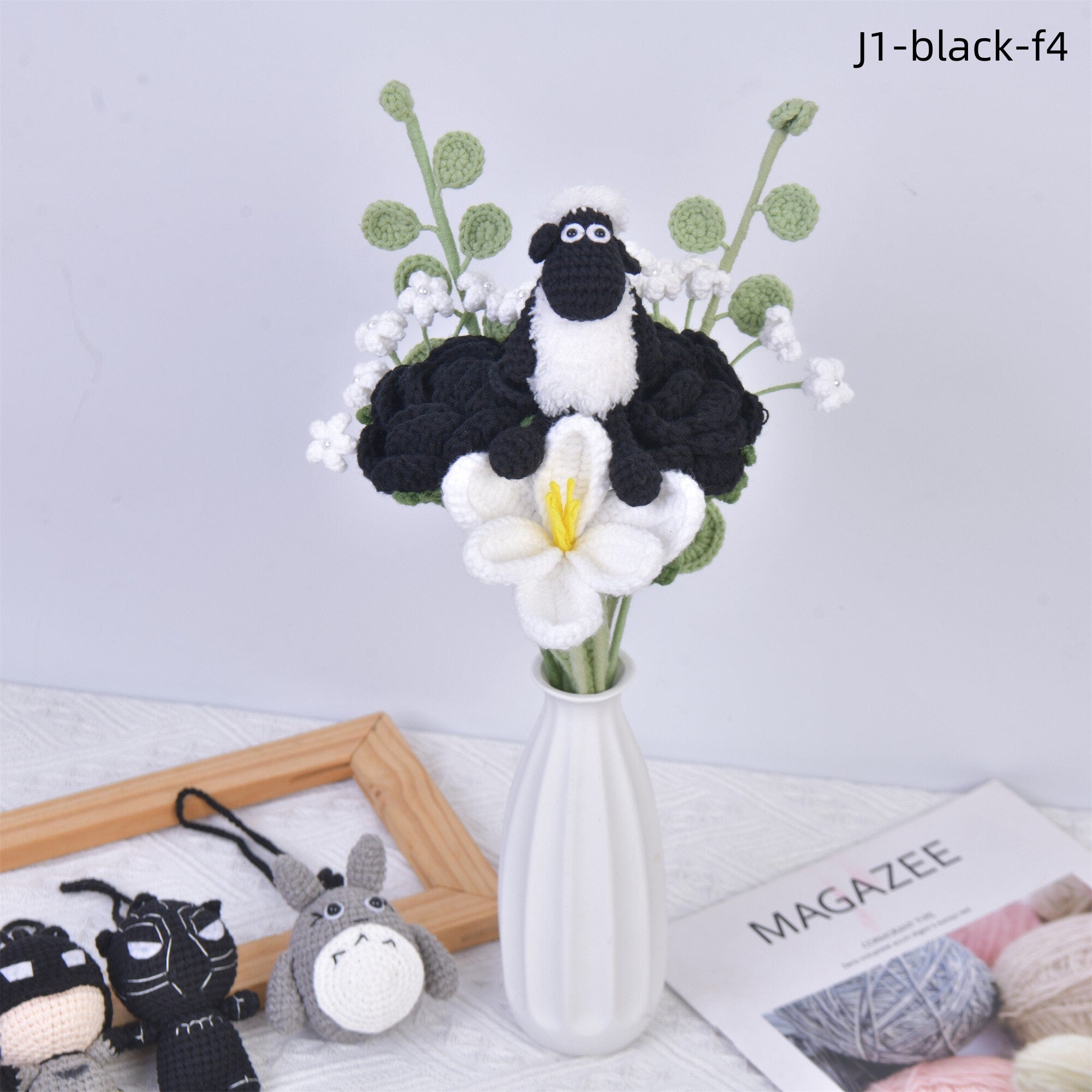 Handmade Knitted Lily Rose Stitch/Totoro/Sheep/No Face Man Crochet Bouquet