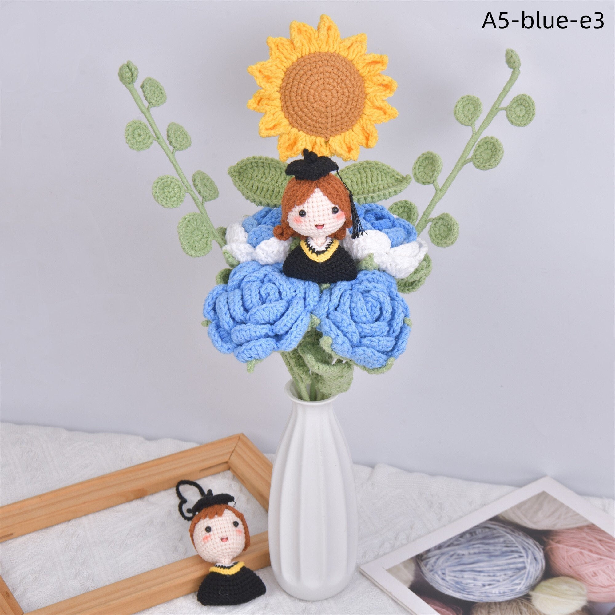 8PCS Graduation Handmade Rose &Bachelor's Degree Doll Crochet Bouquet