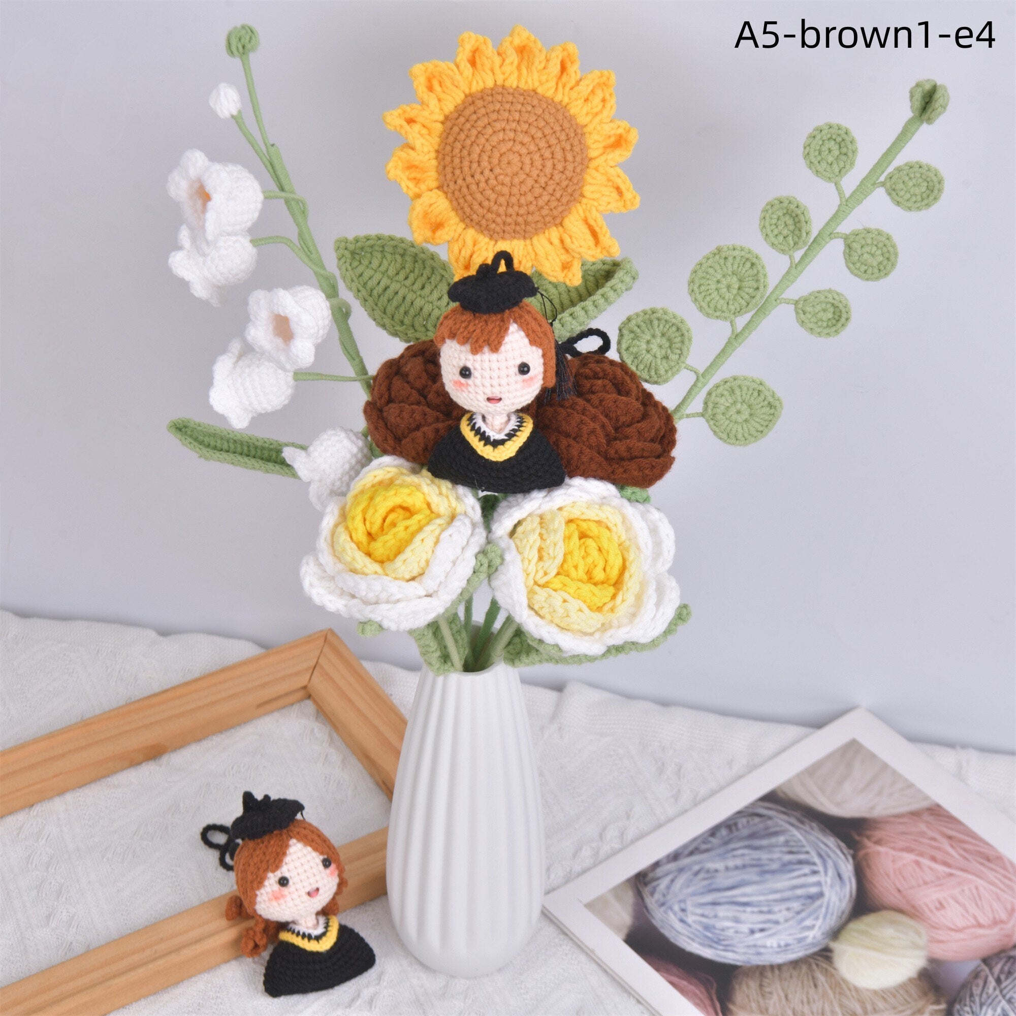 8PCS Graduation Handmade Rose &Bachelor's Degree Doll Crochet Bouquet